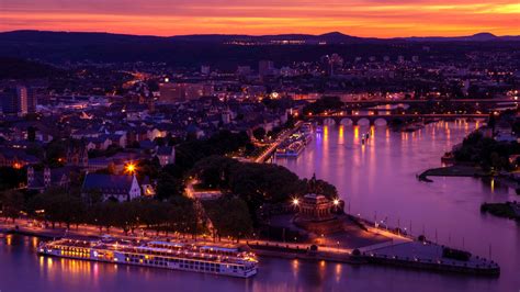 Add a hilltop medieval fortress and some impressive romanesque buildings, and it's one of the prettiest towns along the rhine. Hotel Koblenz Städtetrip Städtereise