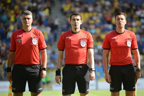 Ploiești'de berabere kaldıktan sonra petrolul, etkileyici bir şekilde viktoria'yı dört gol atarak ve sadece birini kabul ederek yendi. FC Petrolul - Academica Clinceni 2-3 (1-2)/Punct. Şi de la ...
