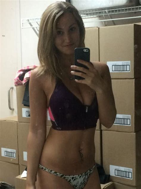 Chivettes Bored At Work 33 Photos