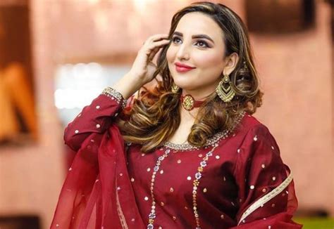 Tiktok Star Hareem Shahs New Dance Video In Bridal Dress Goes Viral A Uk Tv