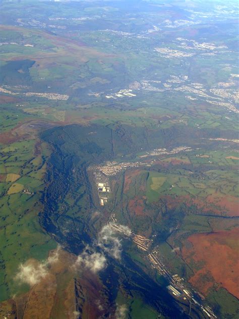 Wattsville And Cwmfelinfach From The Air © Thomas Nugent Cc By Sa20