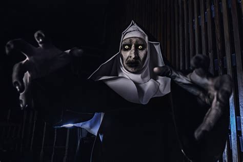 You can use this wallpaper as background for your desktop computer screensavers. La Monja de 'El Conjuro' confirma su propio spin-off ...