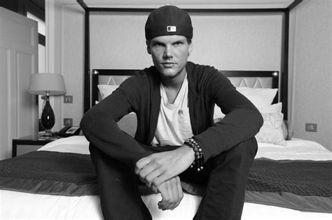 Der schwedische dj und produzent avicii ist im alter von 28 jahren gestorben. Avicii (†): Sieben Fragen zum Tod des Star-DJs | GALA.de