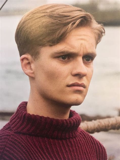 His birthday, what he did before fame, his family life, fun trivia facts, popularity rankings, and more. Pin by Selec on Tom Glynn-Carney | Dunkirk, Cover pics, People