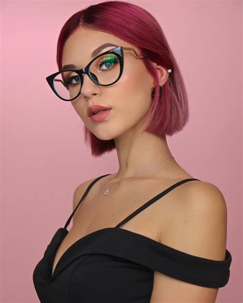 How To Look Sexy In Glasses And Clearing Out Misconceptions About