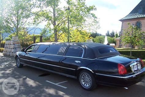 8 9 Pasenger Black Lincoln Town Car Limousines Dream Limousine