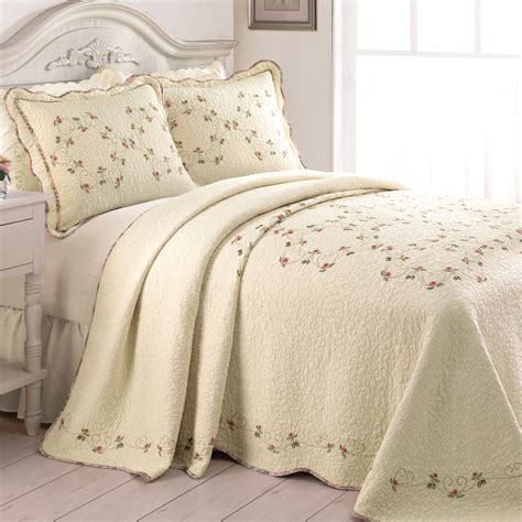 見事な Vctops 3 Piece Bohemian Floral Embroidered Quilted Bedspread Quilt