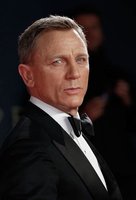 He is known for playing james bond in the eponymous film series, beginning with casino royale (2006). Daniel Craig compie oggi 52 anni. Noto per aver ricoperto ...