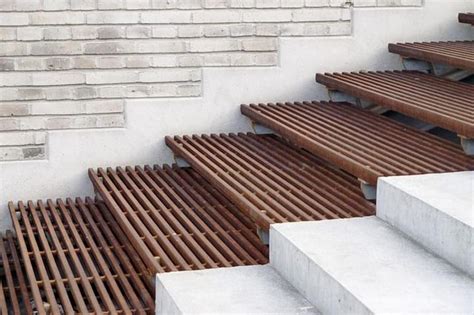 Get 29 Outdoor Wood Stair Railing Designs
