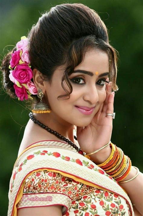 Beautiful Indian Women in Saree- Exclusive Photo Gallery!