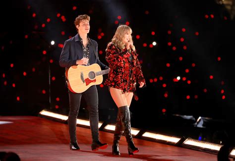Taylor Swift Gives Shawn Mendes Glittery Makeover Backstage At Her