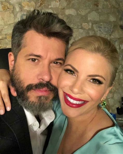 Θα το δείτε στο τέλος του άρθρου. Αντελίνα Βαρθακούρη: Αυτή είναι η Χριστουγεννιάτικη ...
