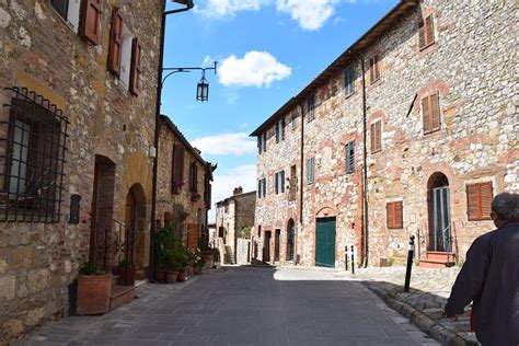 Cortona, Tuscany, Italy - See the highlights of hilltop ...