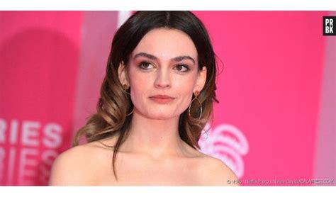 Emma Mackey Sex Education Bientôt Face à Sa Sosie Margot Robbie Dans Le Film Barbie