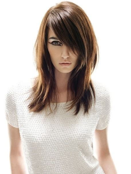 Your stylist will begin by giving you big and soft layers. Smooth, Straight Medium Haircuts for Fine Hair - PoPular ...