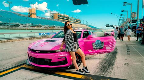 Natti Natasha Runs At Full Speed In A Nascar Racing Car The Limited Times