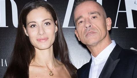 Eros ramazzotti, oltre che ad essere conosciuto per essere un cantante famoso in tutta italia e seguito da milioni di persone, è noto anche per la sua esposta vita privata. Marica Pellegrinelli rapita dall'amore | Nuovo fidanzato ...