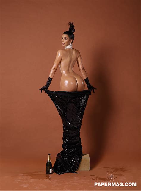 Kim Kardashian pose entièrement nue photos BuzzRaider