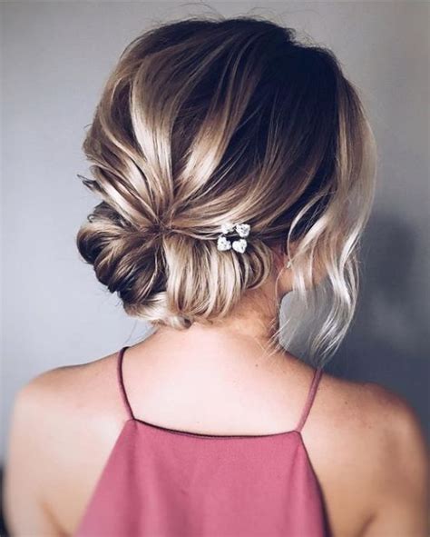 25 Easy And Chic Wedding Guest Hairstyles Guest Hair Short Wedding Hair Wedding Guest Updo