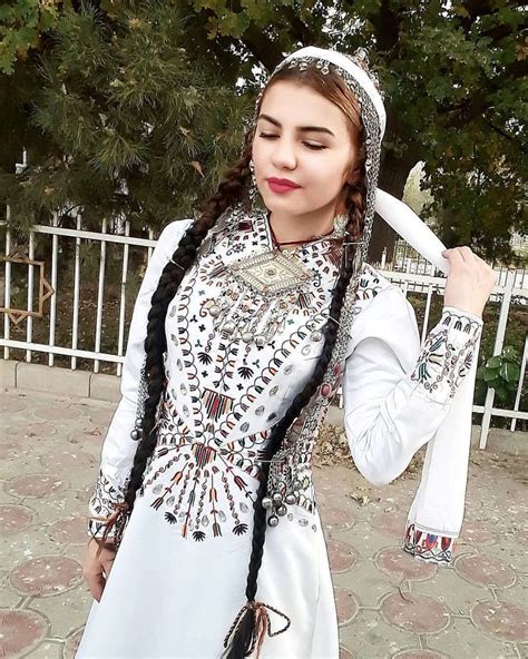 Туркменка Turkmen girl in Traditional dresses Traditional