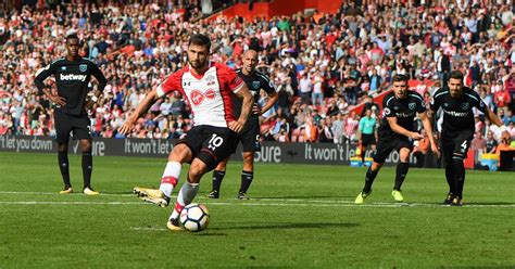 West ham united vs southampton's head to head record shows that of the 19 meetings they've had, west ham united has won 9 times and southampton has won 5 times. Soi kèo Southampton - West Ham, 02h45 ngày 28/12 Websoikeo.com