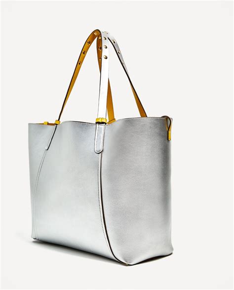 Image 4 of REVERSIBLE TOTE BAG from Zara | Tote bag, Reversible tote bag, Reversible tote