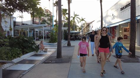 Walking Miami Beach's TRENDY Lincoln Road (February 15, 2021) - YouTube
