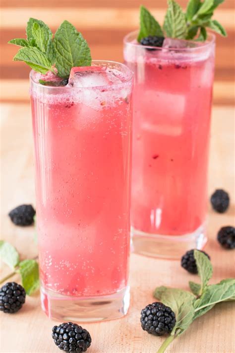 You Don’t Need To Be A Fancy Bartender To Make These Blackberry Mojitos In 2020 Boozy Drinks