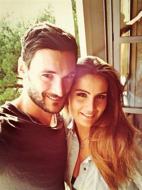 Mercredi 18 juillet, hugo lloris est revenu à nice, sa ville natale, où il a été acclamé par les supporters des bleus après avoir remporté la coupe du monde. Hugo Lloris life partner Marine Lloris ~ Picture World