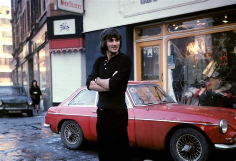 Daniel storey's tribute to george best on what would have been the manchester united legend's 75th birthday…. Fudbalski genije i dalje živi: Maradona good, Pele better ...