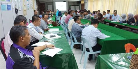 Dengan itu, guru penolong kanan 1 bertanggungjawab bagi melicinkan pentadbiran, mempertingkatkan prestasi pengajaran guru dan pembelajaran murid serta. BULETIN PPD BETONG: TAKLIMAT PENGURUSAN SEKOLAH SEKOLAH ...