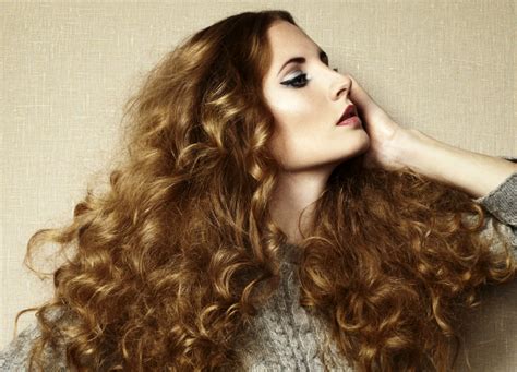 Is your frizzy wavy hair troubling you every morning? 6 Great Hairstyles for Frizzy Hair