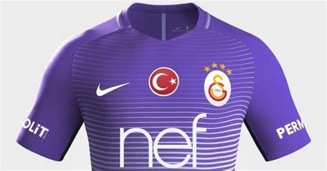 I personally love our current white and purple kits and hope to see at least one similar kit next season. Tercera camiseta Nike del Galatasaray 2016/17