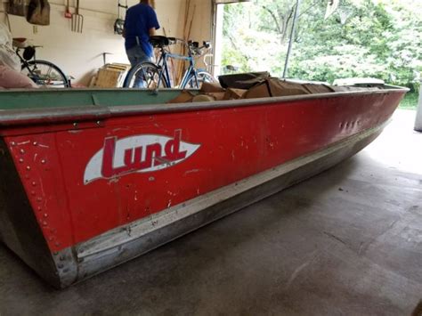 14 Ft Lund Fishing Boat With 15hp Motor Aluminum Semi V Lund 1975