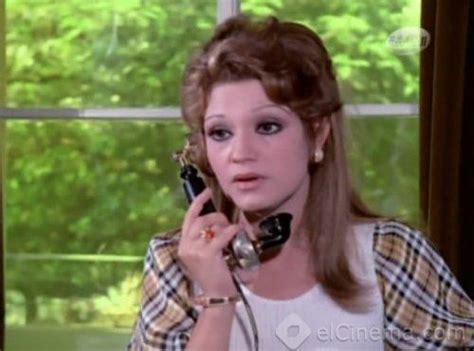 أعلنت الفنانة القديرة ميمي جمال، عن اعتزالها التمثيل على الهواء مباشرة، صباح اليوم الأحد 31 يناير 2021، بالفيديو. ميمي جمال لـ "زوايا" مهرجان الكوميديا نجح في تلاقي الخبرات ...