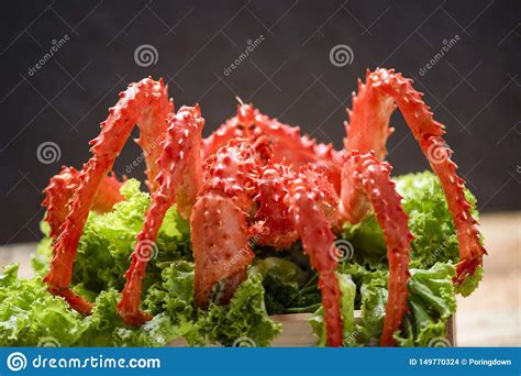 Alaskan King Crab Cooked Steam Or Boiled Seafood And Lettuce Salad