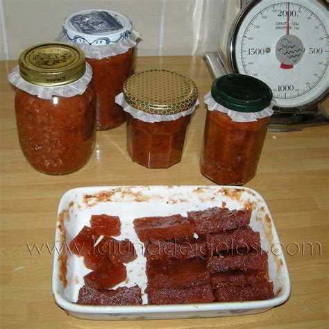 La confettura di mele cotogne è ottima per accompagnare arrosti e carni grasse, ma anche per preparare dolci e crostate. Cotognata e... tavolette di marmellata | Marmellata, Mele ...