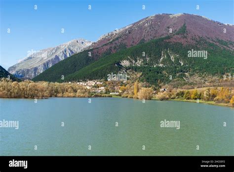 Lago Di Barrea Immagini E Fotografie Stock Ad Alta Risoluzione Alamy