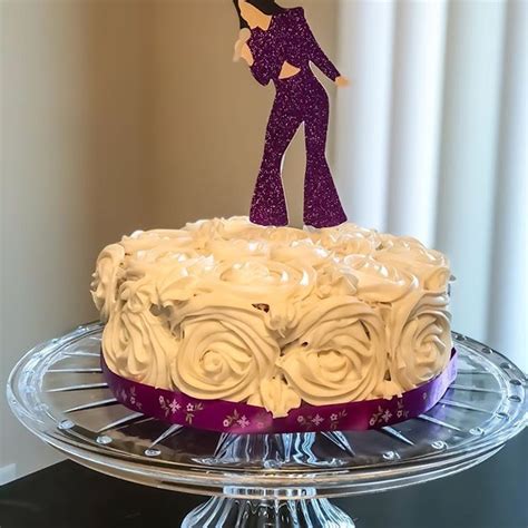 Selena quintanilla, corpus christi (corpus christi, texas). I can't get enough of this Selena Cake topper 💜🎂 # ...