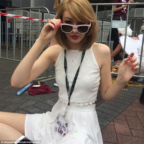 Taylor Swift Lookalike Olivia Sturgiss Finally Meets Singer In Australia Daily Mail Online
