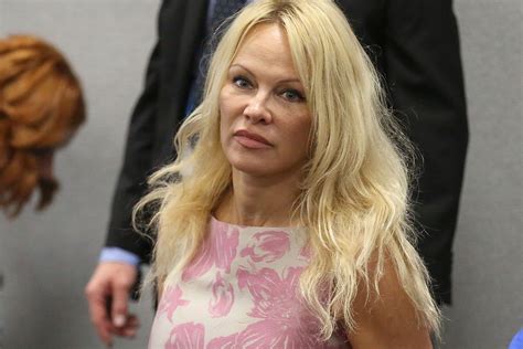 Pamela Anderson Self Conscious About Her Nose New Idea Magazine