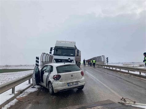 Konya plakalı kamyon Eskişehir de otomobille çarpıştı 4 yaralı