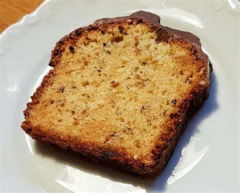 Nach dem vollständigen abkühlen mit wasser mit zitronensaft beträufeln (der kuchen soll feucht werden). Marzipan-Nusskuchen - Rezept mit Bild - kochbar.de