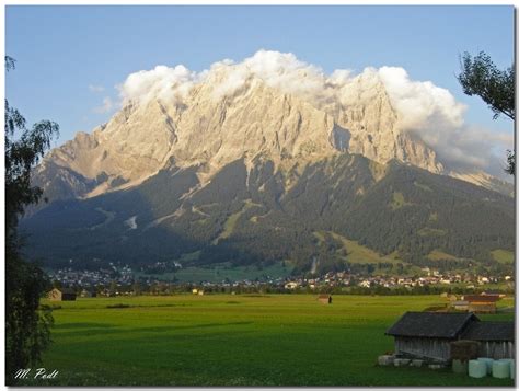 The zugspitze, at 2,962 m above sea level, is the highest peak of the wetterstein mountains as well as the highest mountain in germany. Grainau - Zugspitze - Foto