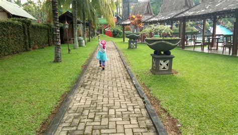 Pengecekan tersebut terkait adanya salah seorang pengunjung yang meninggal dunia di kolam renang tersebut. Serunya Liburan ke Kolam Renang Tabek Indah - Jalan-jalan ...