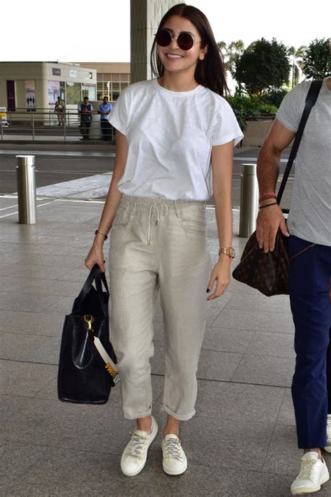 Anushka Sharmas Off Duty Jeans Style In Pics Vogue India Vogue India