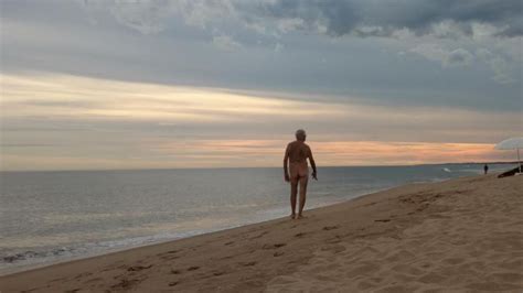 Chihuahua Uruguay un día en el paraíso nudista