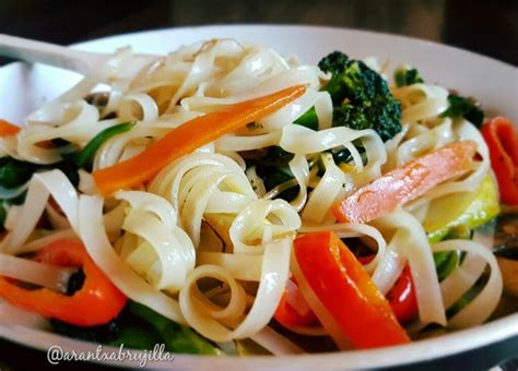 Noodles De Arroz Con Verduras Frescas Una Bruja En La Cocina Blog