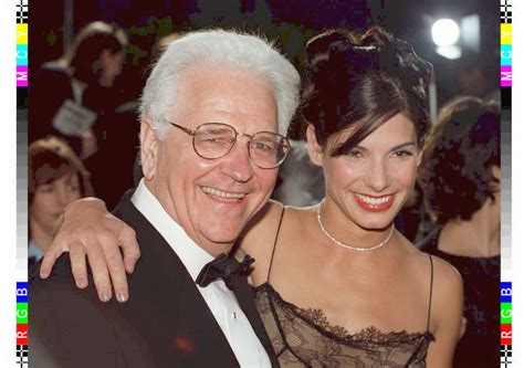 Sandra Bullocks Father Dies At 93