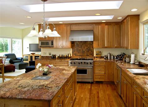 Whether you choose a brighter red or perhaps a darker red that blends well with primitive decor, this i love everything about this combination. Kitchen Cabinets And Flooring Combinations 6 - DecoRelated